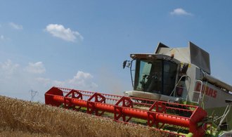 Tak šel čas s kombajny v Česku. Agronom: Před 25 lety to měli jejich řidiči mnohem nepohodlnější