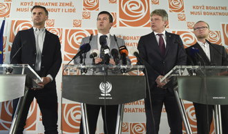 Jednání o vládě budou pokračovat příští týden, účastnit se jich budou i nadále komunisté