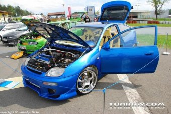 Mazda 323: titulní fotka